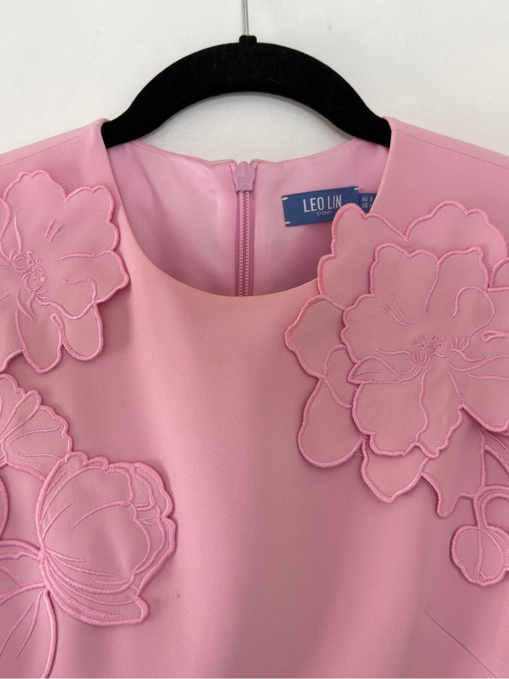 Elegant Pink Maxi Dress with Floral Appliqué - Picture 2 of 6